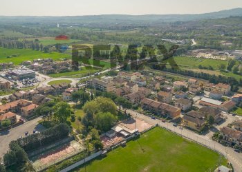 Vista delle montagne - Quadrilocale VIALE GIOVANNI XXIII
 
10, Castelbellino - foto 37