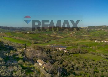 Vista delle montagne - Casa semi indipendente Piazza Balducci
 
5, Poggio San Vicino - foto 18