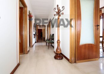 Hall / corridoio - Casa semi indipendente Via Amerigo Vespucci
 
51, Merate - foto 4