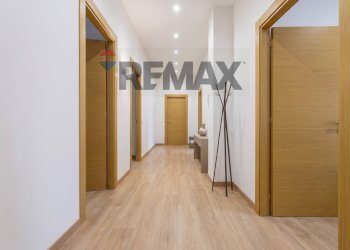 Hall / corridoio - Casa semi indipendente Via Amerigo Vespucci
 
51, Merate - foto 5