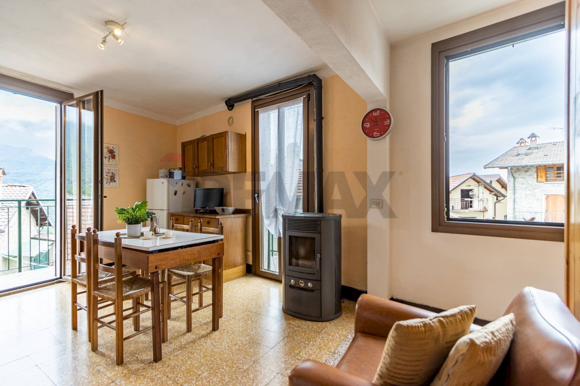 Sala da pranzo - Attico Piazza Armando Diaz
 
7, Esino Lario - foto 3