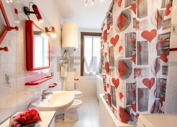 Bagno - Attico Piazza Armando Diaz
 
7, Esino Lario - foto 12