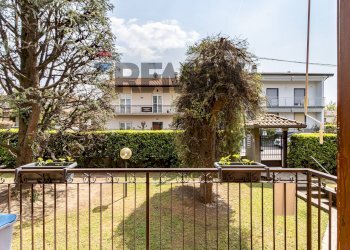 Balcone - Trilocale albertario
 
3, Verano Brianza - foto 11