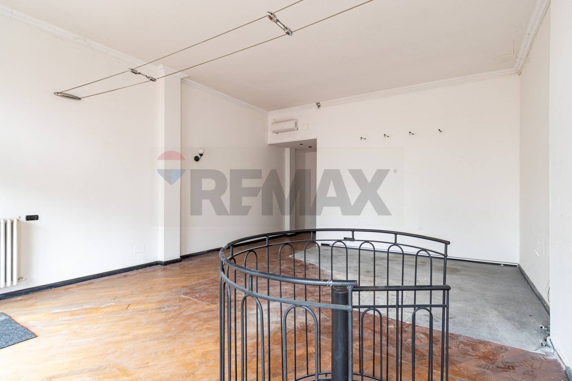 Stanza vuota - Locale Commerciale via Magenta, Veduggio con Colzano - foto 1