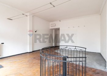 Stanza vuota - Locale Commerciale via Magenta, Veduggio con Colzano - foto 1