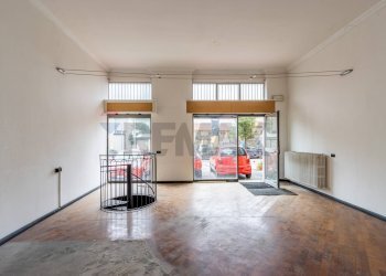 Stanza vuota - Locale Commerciale via Magenta, Veduggio con Colzano - foto 6