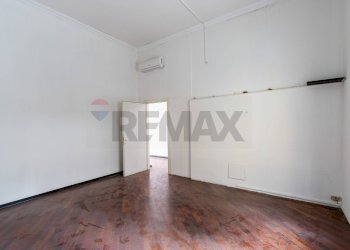 Stanza vuota - Locale Commerciale via Magenta, Veduggio con Colzano - foto 8