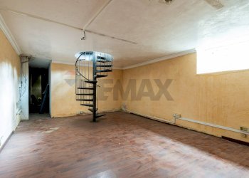 Stanza vuota - Locale Commerciale via Magenta, Veduggio con Colzano - foto 19