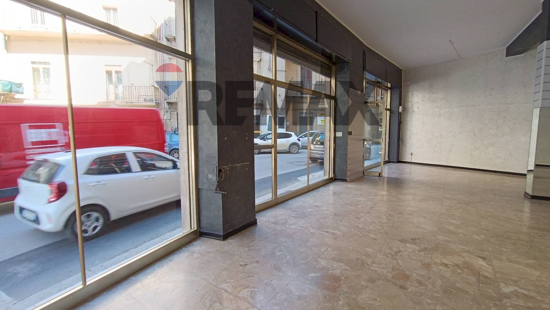 Ricezione / Lobby - Negozio Via Sant'Agata
 
46, 48, Enna - foto 1