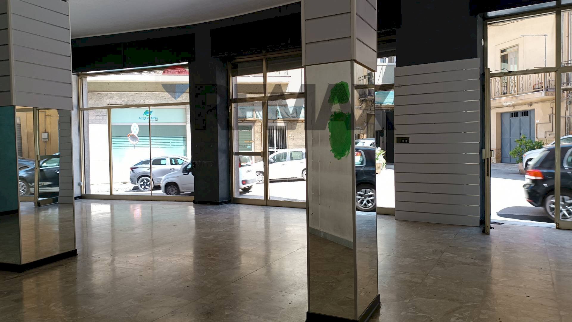 Ricezione / Lobby - Negozio Via Sant'Agata
 
46, 48, Enna - foto 2