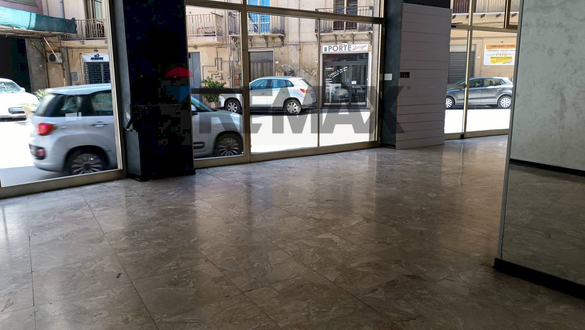 Ricezione / Lobby - Negozio Via Sant'Agata
 
46, 48, Enna - foto 3