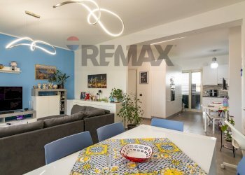 Sala da pranzo - Apartment Corso Vittorio Emanuele
 
769, Floridia - photo 1
