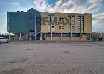 Edificio all\'aperto - Ufficio via Guido Rossa
 
12, Ponte San Nicolò - foto 1