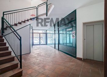 ingresso - Ufficio via Guido Rossa
 
12, Ponte San Nicolò - foto 12