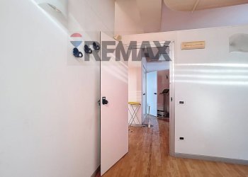 Hall / corridoio - Ufficio via Guido Rossa
 
12, Ponte San Nicolò - foto 31
