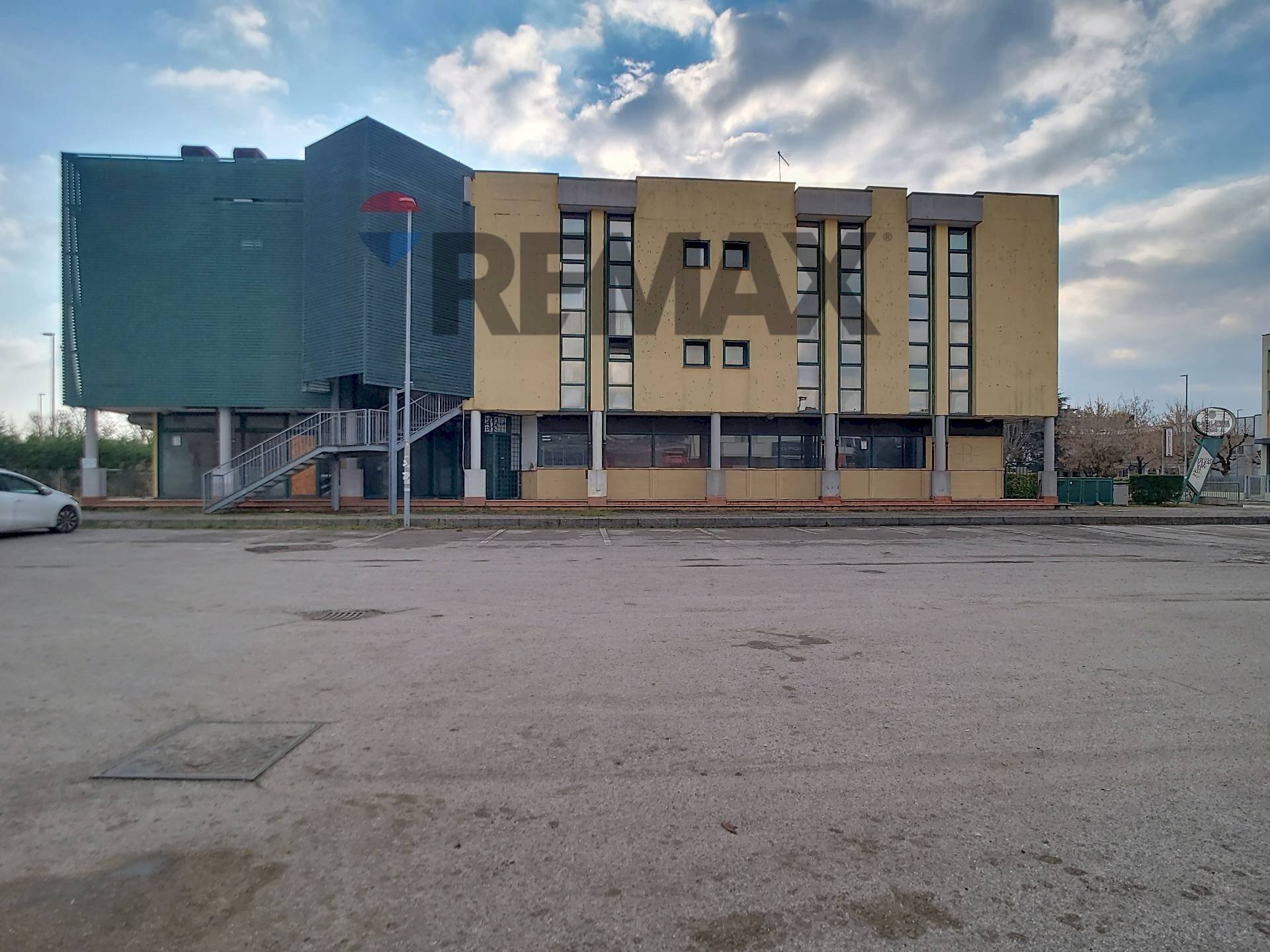 Edificio all\'aperto - Capannone via Guido Rossa
 
12, Ponte San Nicolò - foto 1