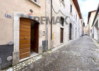 Edificio all\'aperto - Quadrilocale Via Crispomonti
 
29, L'Aquila - foto 1