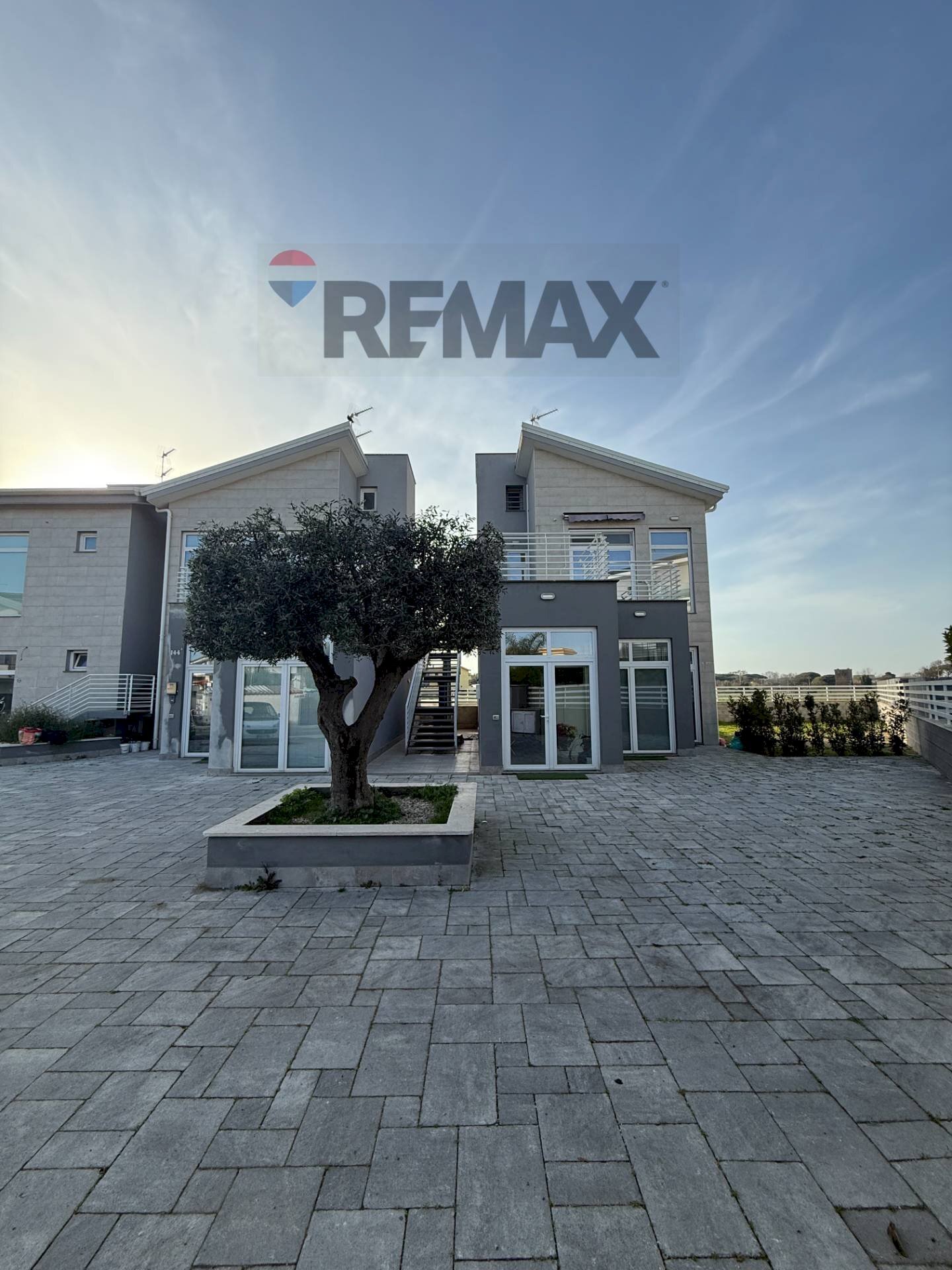 Casa all\'aperto - Locale Commerciale Via Coni Zugna, Fiumicino - foto 1