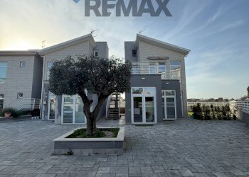 Casa all\'aperto - Locale Commerciale Via Coni Zugna, Fiumicino - foto 1