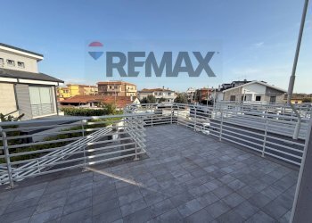 Terrazza - Locale Commerciale Via Coni Zugna, Fiumicino - foto 2