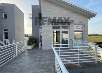 Terrazza - Locale Commerciale Via Coni Zugna, Fiumicino - foto 4