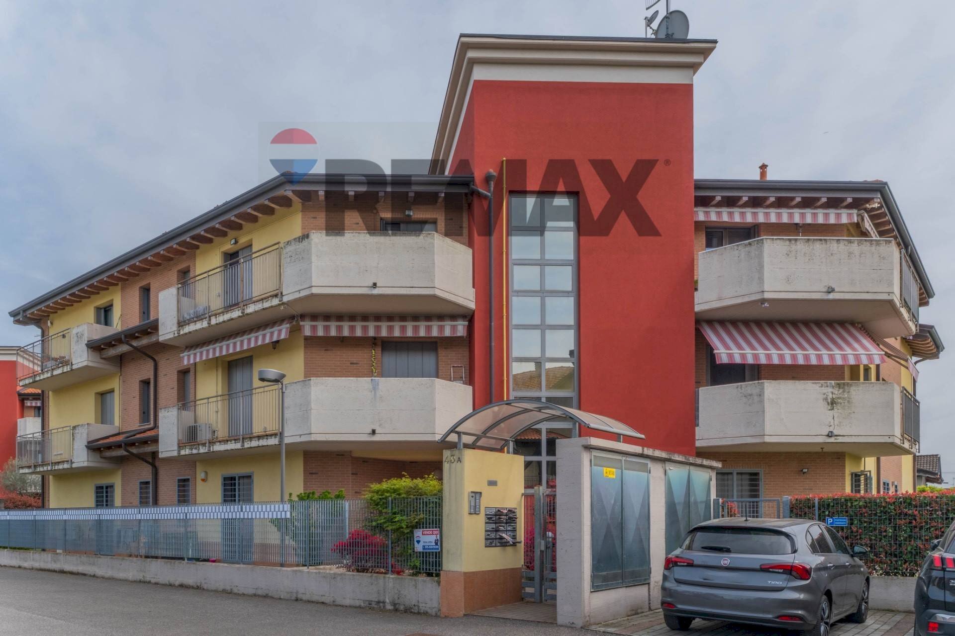 Edificio all\'aperto - Bilocale via de amicis
 
43a, Cairate - foto 1