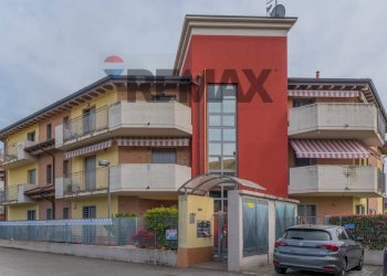 Edificio all\'aperto - Bilocale via de amicis
 
43a, Cairate - foto 1