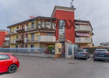 Edificio all\'aperto - Bilocale via de amicis
 
43a, Cairate - foto 28