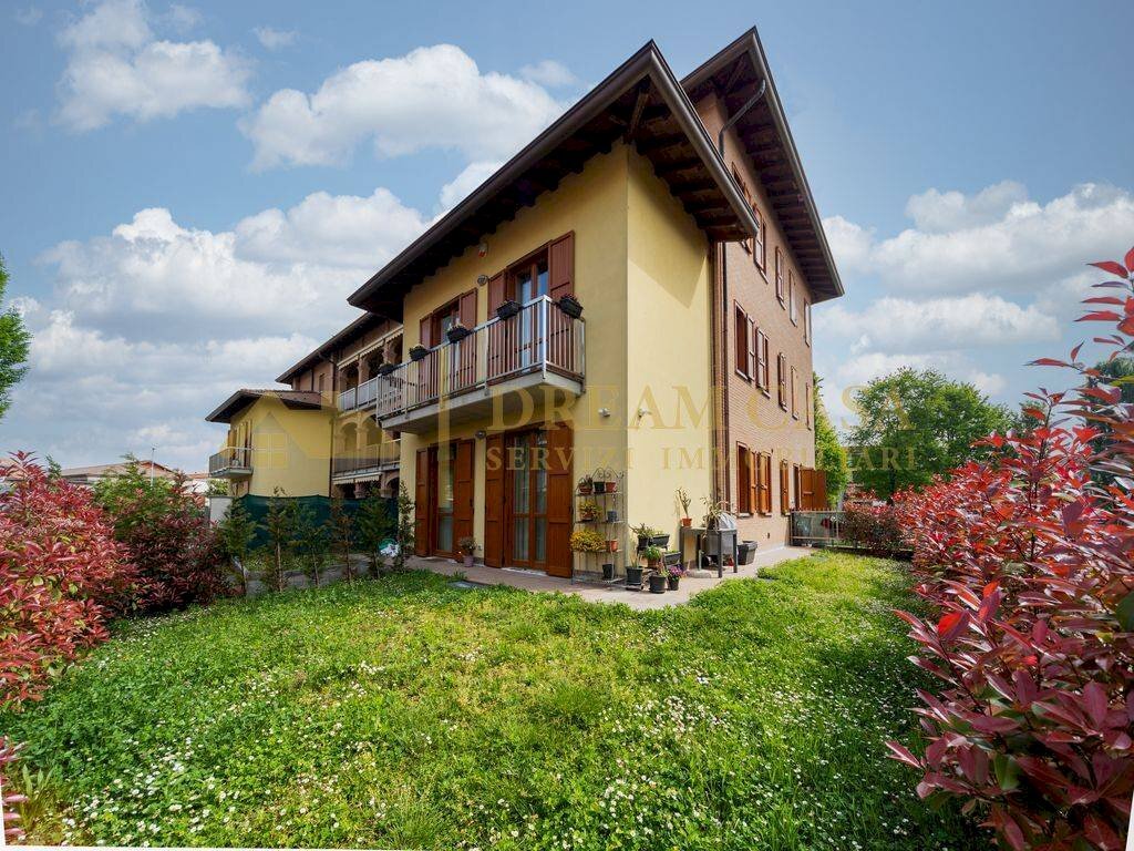 Foto 1 - Villa PASSAGGIO BEATA BELTRUDE COMENSOLI
 
4, Capriate San Gervasio - foto 1