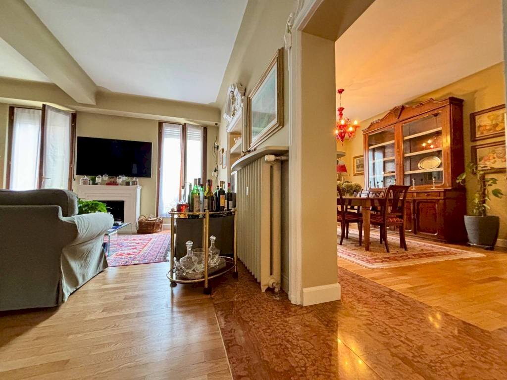 Salone - Four-room apartment via Sant'Andrea, Milano (neighborhood Quadrilatero della Moda) - photo 1