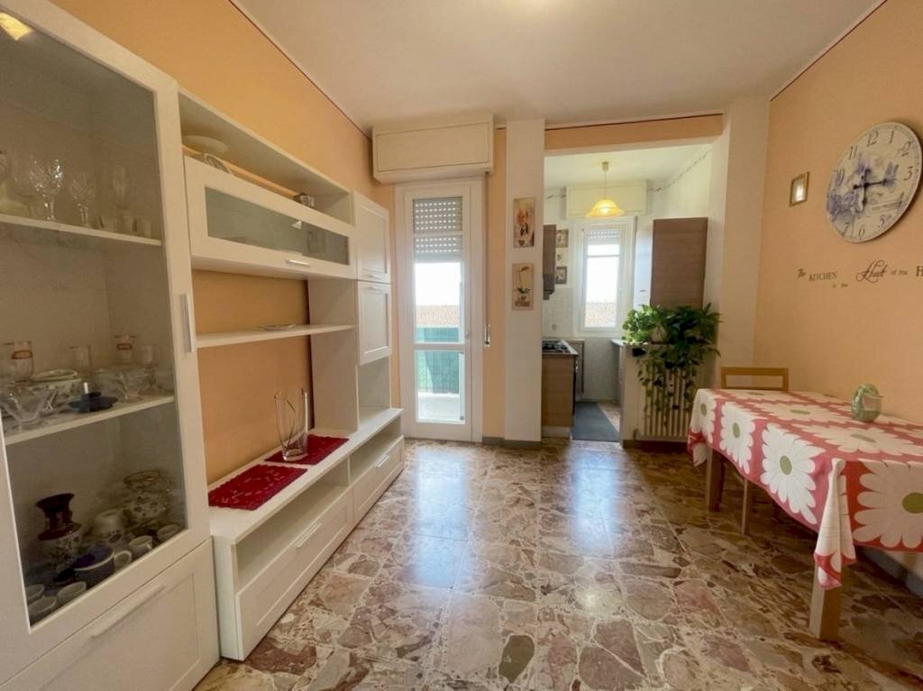 Sala da pranzo - Trilocale piazza Roma, Tortona - foto 1