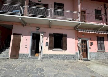 Facciata - Casa indipendente via San Gaudenzio e Biagio, 10, Mornago - foto 1