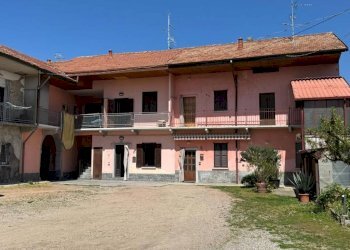 Facciata - Casa indipendente via San Gaudenzio e Biagio, 10, Mornago - foto 19
