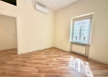 Camera da letto - Appartamento via Rollino, Genova (zona Sestri Ponente) - foto 10