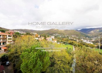 Vista - Trilocale viale A Pino Sottano, Genova (zona Molassana) - foto 1