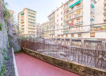 Terrazzo - Three-room apartment largo Augusto Merlo, Genova (neighborhood Marassi) - photo 1