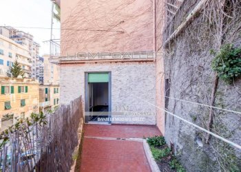 Terrazzo - Three-room apartment largo Augusto Merlo, Genova (neighborhood Marassi) - photo 2