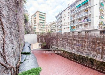 Terrazzo - Three-room apartment largo Augusto Merlo, Genova (neighborhood Marassi) - photo 3