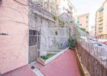 Terrazzo - Three-room apartment largo Augusto Merlo, Genova (neighborhood Marassi) - photo 4