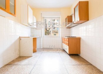 Cucina - Three-room apartment largo Augusto Merlo, Genova (neighborhood Marassi) - photo 8