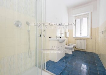 Bagno - Three-room apartment largo Augusto Merlo, Genova (neighborhood Marassi) - photo 13