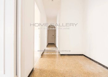 Disimpegno - Three-room apartment largo Augusto Merlo, Genova (neighborhood Marassi) - photo 15