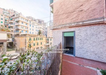 Terrazzo - Three-room apartment largo Augusto Merlo, Genova (neighborhood Marassi) - photo 17