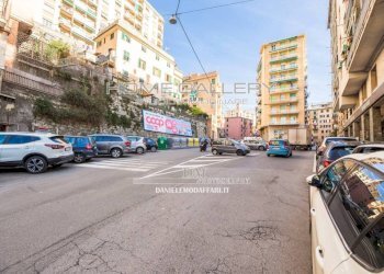 Zona - Three-room apartment largo Augusto Merlo, Genova (neighborhood Marassi) - photo 20