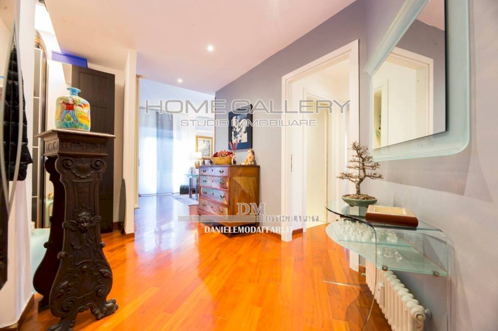 Ingresso - Trilocale via Nicola Fabrizi, 4, Genova (zona Quarto) - foto 2