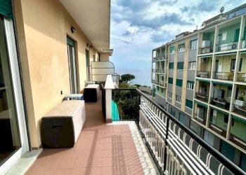 Terrazzo - Trilocale via Nicola Fabrizi, 4, Genova (zona Quarto) - foto 1