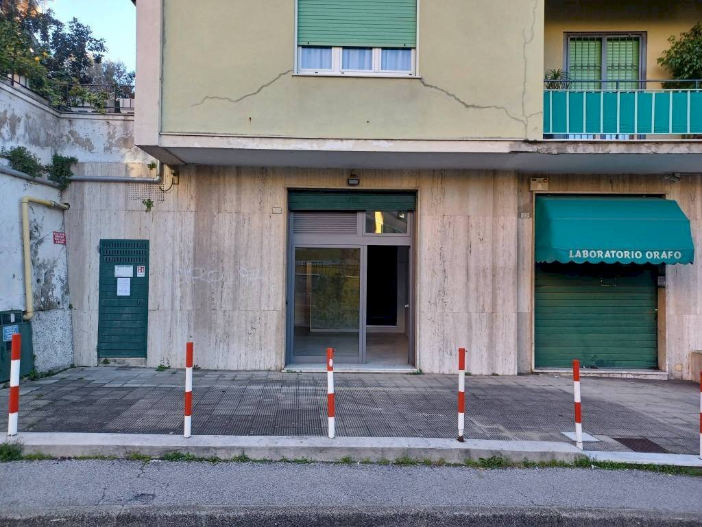 Zona - Negozio via Giuseppe Majorana, Genova (zona Quarto) - foto 2