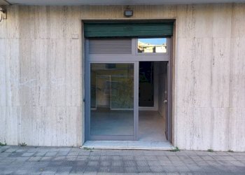 Ingresso - Negozio via Giuseppe Majorana, Genova (zona Quarto) - foto 3