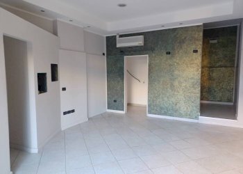 Interno non residenziale - Negozio via Giuseppe Majorana, Genova (zona Quarto) - foto 5