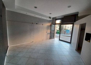 Interno non residenziale - Negozio via Giuseppe Majorana, Genova (zona Quarto) - foto 7